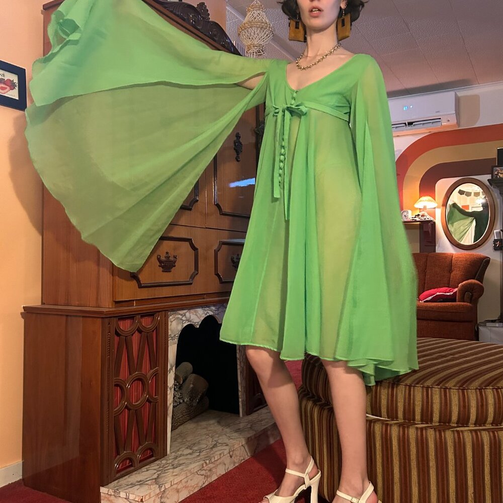 Nina Ricci 1960s neon green chiffon babydoll butterfly bellsleeve mini night gow - Picture 5 of 13